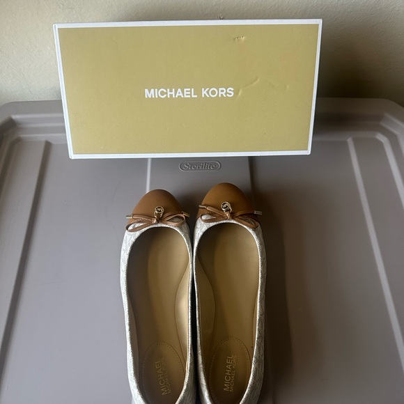 Brand new Michael Kor shoes - Picture 5 of 8